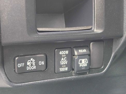 Used 2017 Toyota Tacoma TRD Off-Road image 23