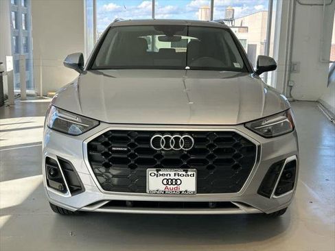 Certified 2025 Audi Q5 2.0T Premium Plus image 2