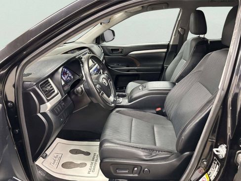 Used 2015 Toyota Highlander Plus AWD/4WD image 16