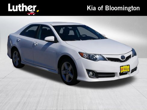 Used 2013 Toyota Camry SE image 1