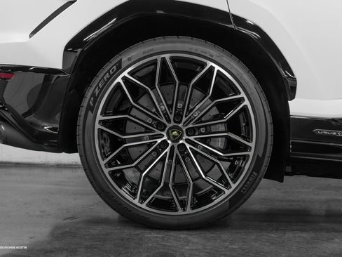 Used 2025 Lamborghini Urus SE image 16