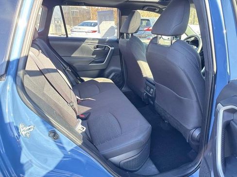Used 2023 Toyota RAV4 SE w/ Convenience Package image 11