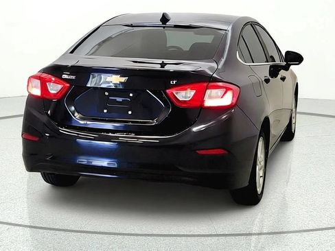 Used 2017 Chevrolet Cruze LT w/ Convenience Package FWD image 5