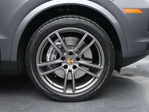 Used 2023 Porsche Cayenne AWD/4WD image 30