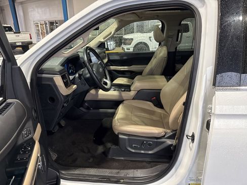 Used 2023 Ford Expedition Limited image 19