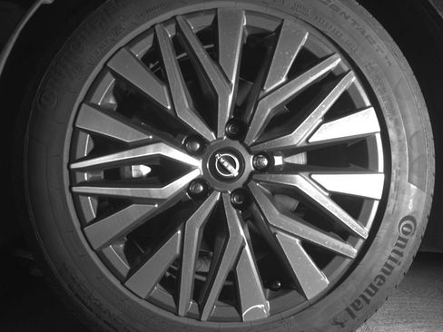 Used 2025 Nissan Altima 2.5 SV FWD image 12