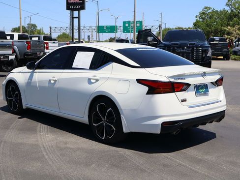 Used 2023 Nissan Altima 2.5 SR w/ SR Premium Package image 6