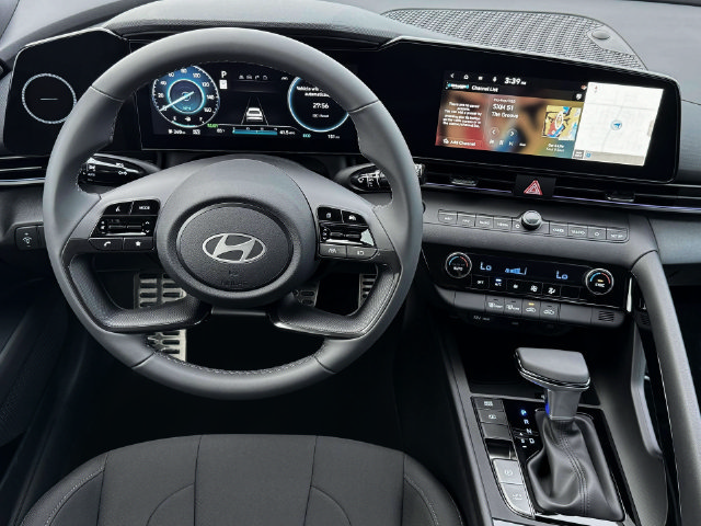 New 2025 Hyundai Elantra SEL FWD image 17
