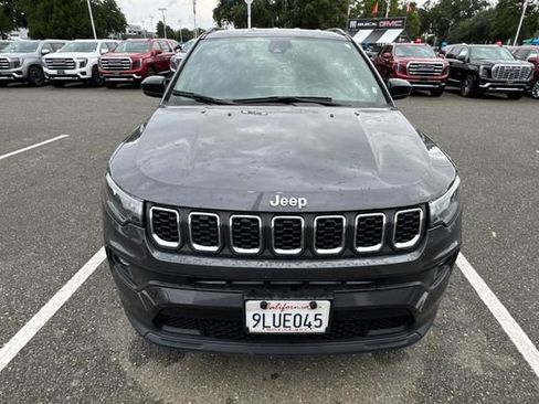 Used 2024 Jeep Compass Latitude AWD/4WD image 3