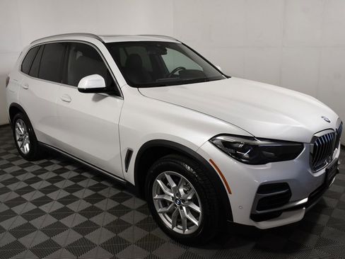 Used 2022 BMW X5 xDrive40i w/ Premium Package AWD/4WD image 3
