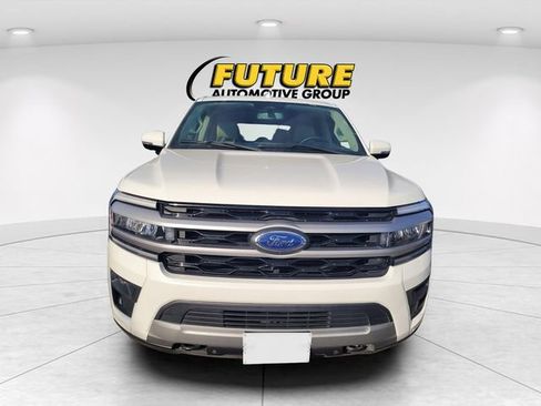 Used 2022 Ford Expedition XLT AWD/4WD image 2