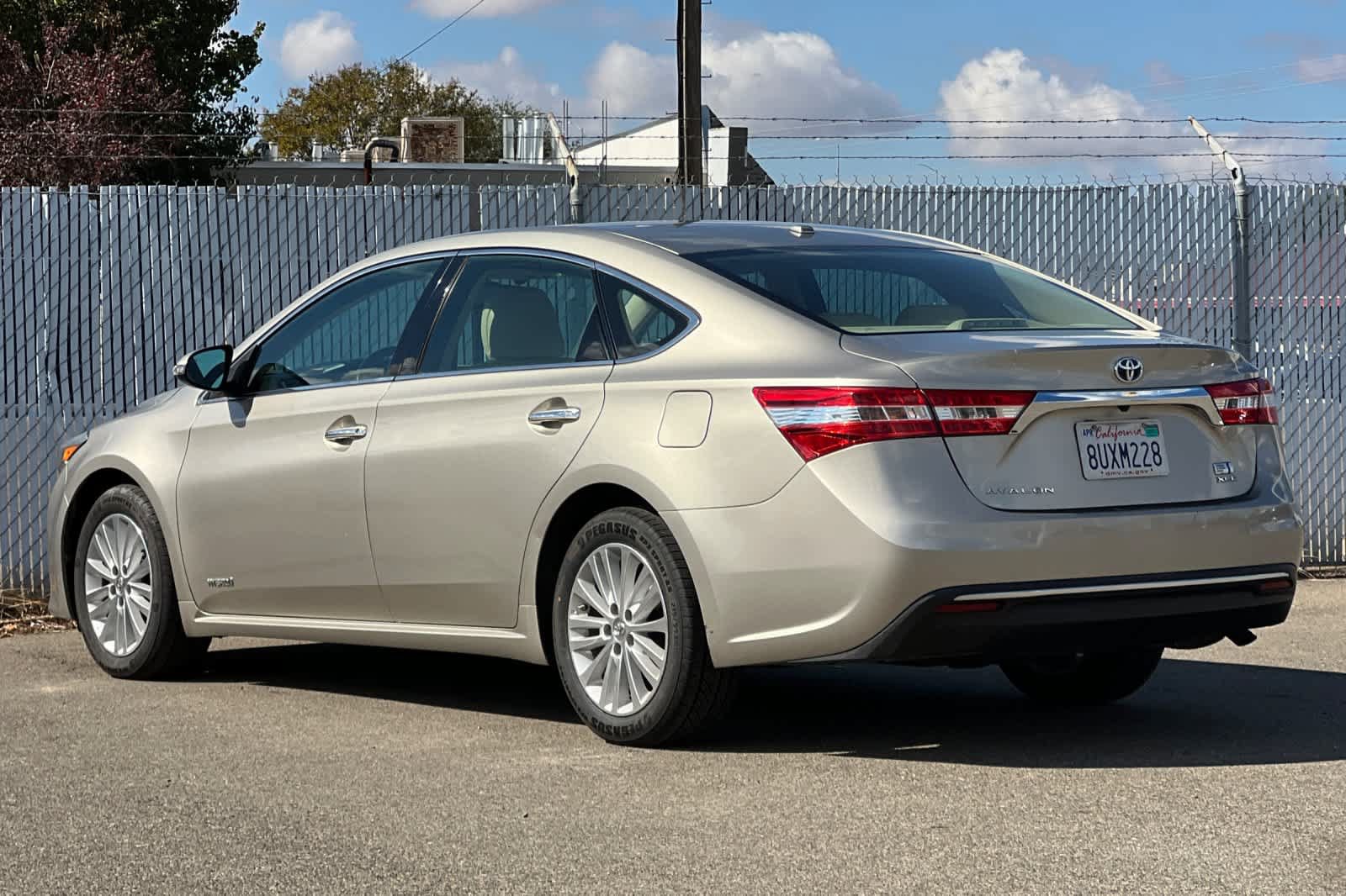 Used 2015 Toyota Avalon XLE Touring FWD image 5