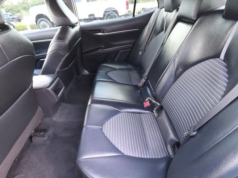 Used 2020 Toyota Camry SE FWD image 9
