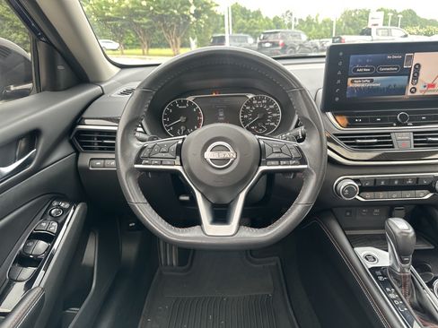 Used 2024 Nissan Altima 2.5 SR w/ SR Premium Package FWD image 23