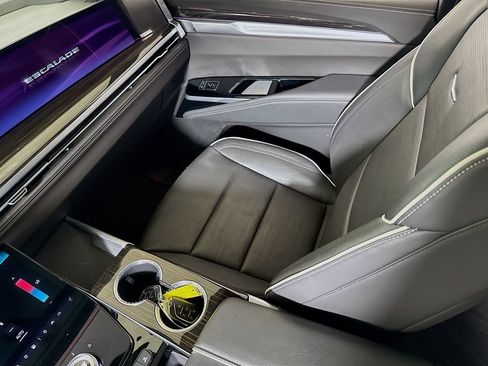 Certified 2025 Cadillac Escalade Premium Luxury AWD/4WD image 23