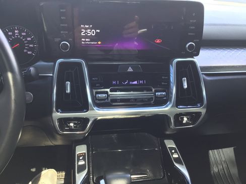 Used 2022 Kia Sorento SX image 9