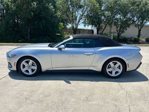 Used 2026 Ford Mustang Convertible RWD image 2