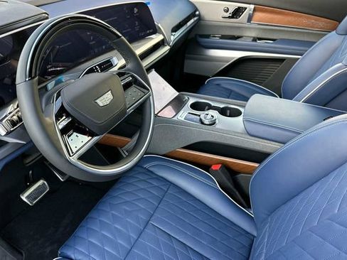 New 2026 Cadillac Vistiq Premium Luxury w/ LPO, Floor Liner Package image 10