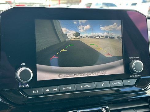 Used 2025 Nissan Pathfinder SV AWD/4WD image 21