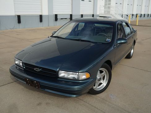 Used 1996 Chevrolet Impala SS image 2