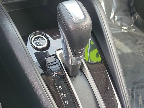 Used 2020 Nissan Versa SV image 16