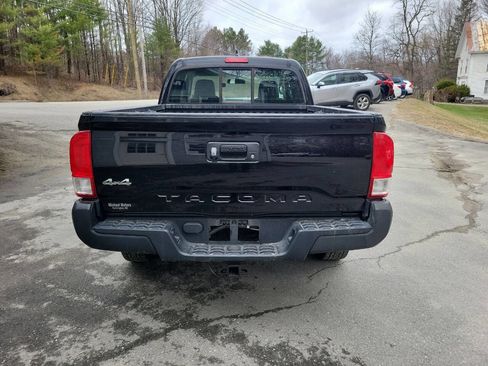 Used 2017 Toyota Tacoma 4x4 Access Cab image 5