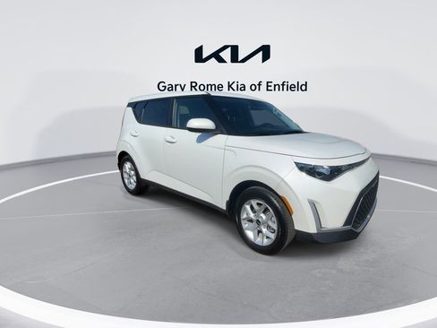 Used 2025 Kia Soul LX w/ LX Technology Package FWD image 2