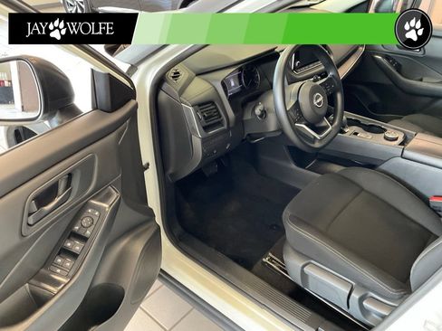 Used 2024 Nissan Rogue S AWD/4WD image 9