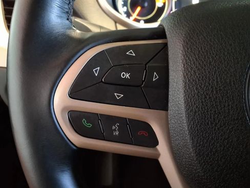 Used 2017 Jeep Cherokee Sport FWD image 24