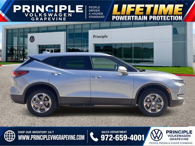 Used 2024 Chevrolet Blazer LT w/ Driver Confidence Package FWD image 3