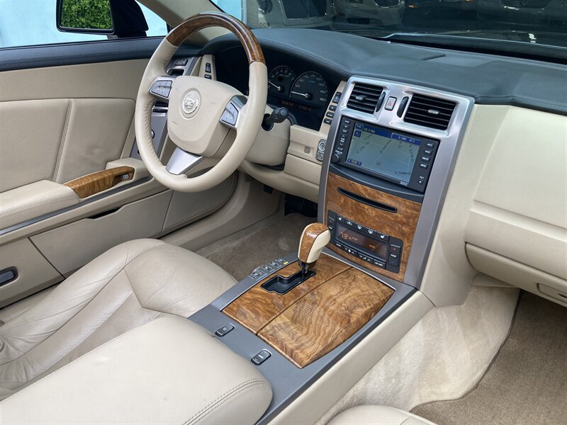Used 2009 Cadillac XLR RWD image 2