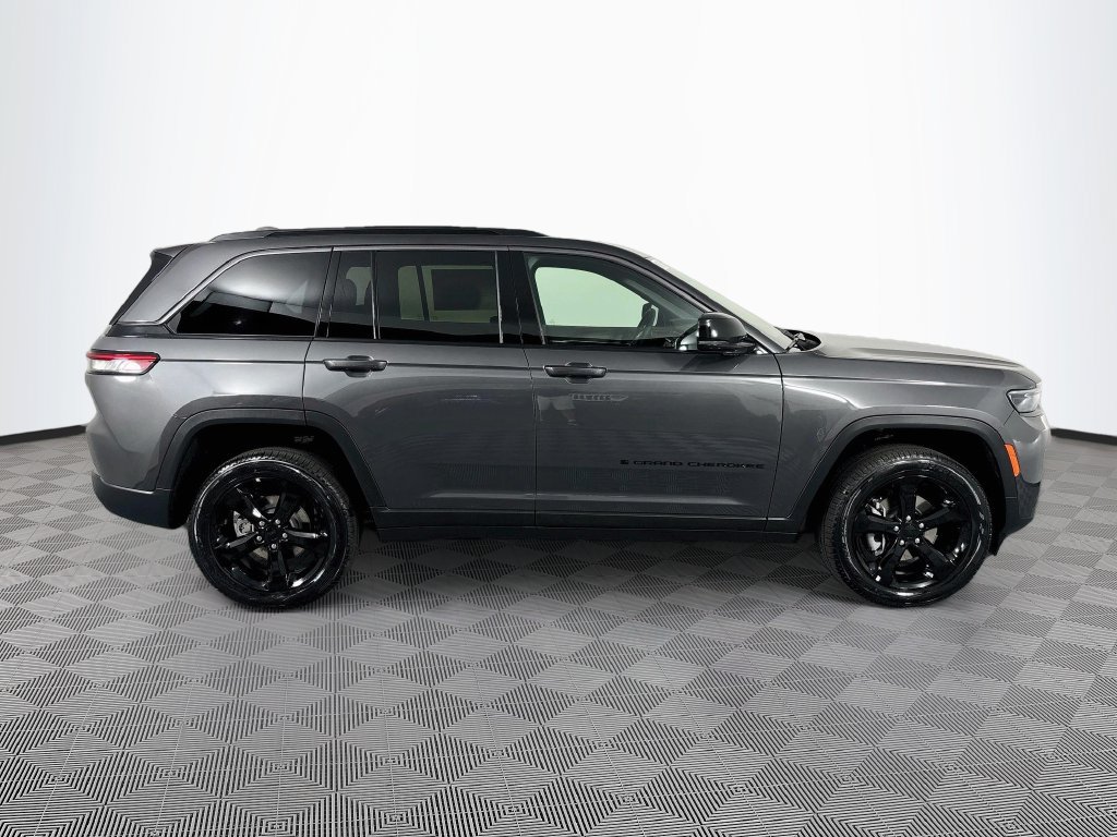 New 2026 Jeep Grand Cherokee Limited w/ Limited Altitude Package AWD/4WD image 5