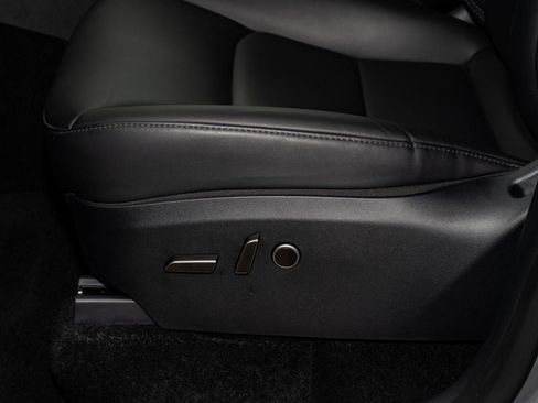 Used 2024 Tesla Model Y Long Range image 27