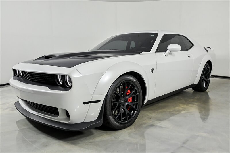 Used 2016 Dodge Challenger SRT Hellcat RWD image 5