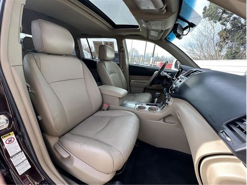 Used 2013 Toyota Highlander SE image 4