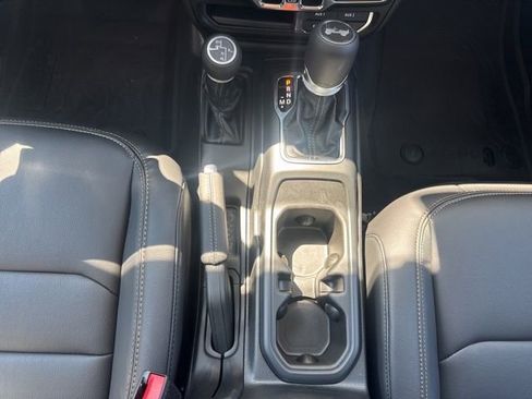 Used 2025 Jeep Wrangler Sahara image 23