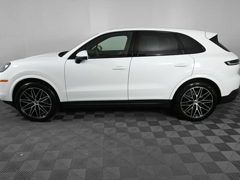 Used 2025 Porsche Cayenne AWD/4WD image 3