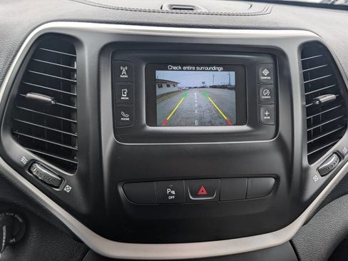 Used 2015 Jeep Cherokee Latitude w/ Cold Weather Group image 24