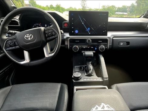 Used 2025 Toyota 4Runner TRD Off-Road Premium AWD/4WD image 12