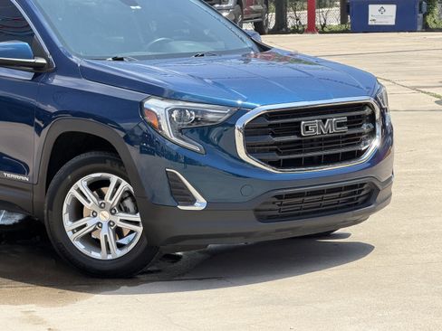Used 2020 GMC Terrain SLE FWD image 2