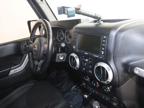 Used 2016 Jeep Wrangler Unlimited Sahara w/ Dual Top Group AWD/4WD image 34