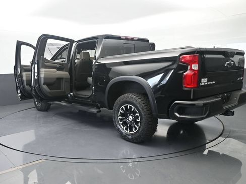 Used 2025 Chevrolet Silverado 1500 ZR2 w/ Technology Package AWD/4WD image 87