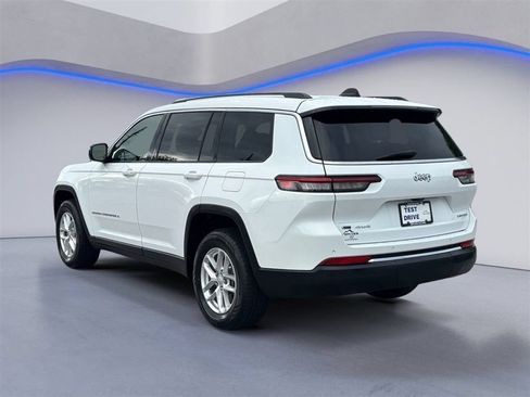 Used 2021 Jeep Grand Cherokee L Laredo w/ Luxury Tech Group I AWD/4WD image 3