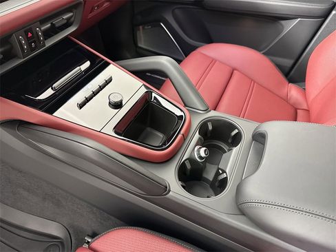 New 2026 Porsche Cayenne S image 32