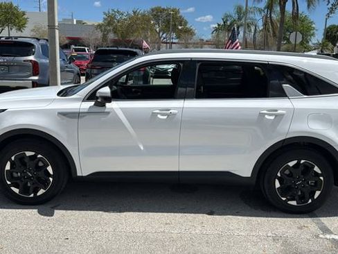 Used 2025 Kia Sorento S w/ Panoramic Sunroof Package image 4