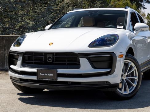 Certified 2026 Porsche Macan AWD/4WD image 7