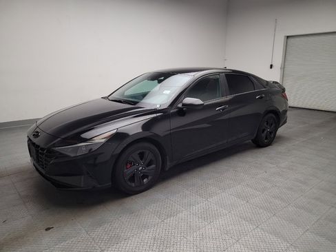 Used 2023 Hyundai Elantra SEL FWD image 2