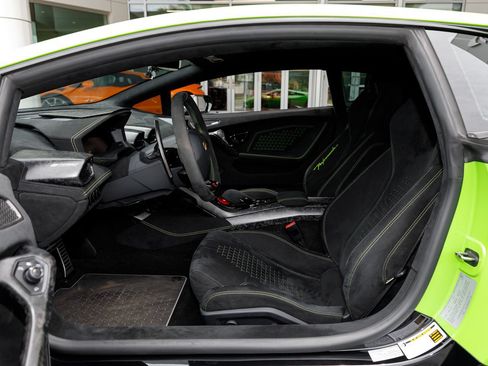 Used 2018 Lamborghini Huracan Performante AWD/4WD image 47