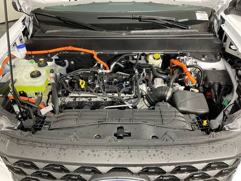 New 2026 Ford Maverick XLT w/ XLT Luxury Package FWD image 9