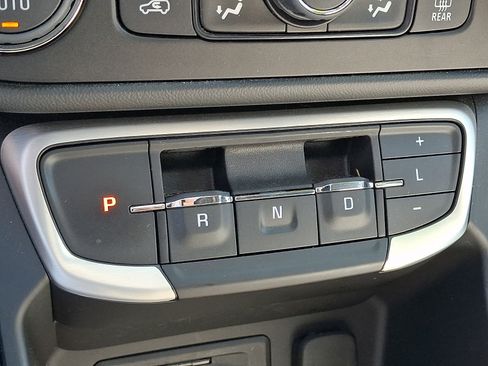 Used 2022 GMC Terrain SLT w/ Infotainment Package II AWD/4WD image 16